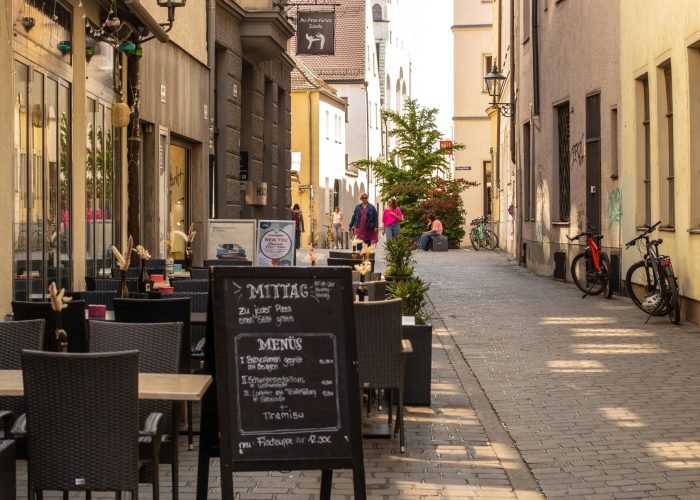 Discover a quaint street cafe in Augsburg’s historic center, ideal for a peaceful lunch break. Discover a quaint street cafe in Augsburg's historic center, ideal for a peaceful lunch break.